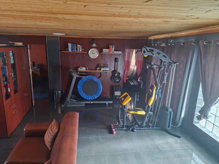 5 Bedroom Property for Sale in Protea Heights Western Cape